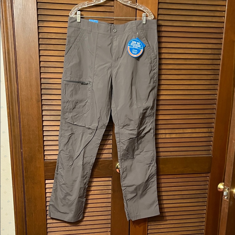 Columbia Men's Charcoal lightweight Cargo Pants. 36/32